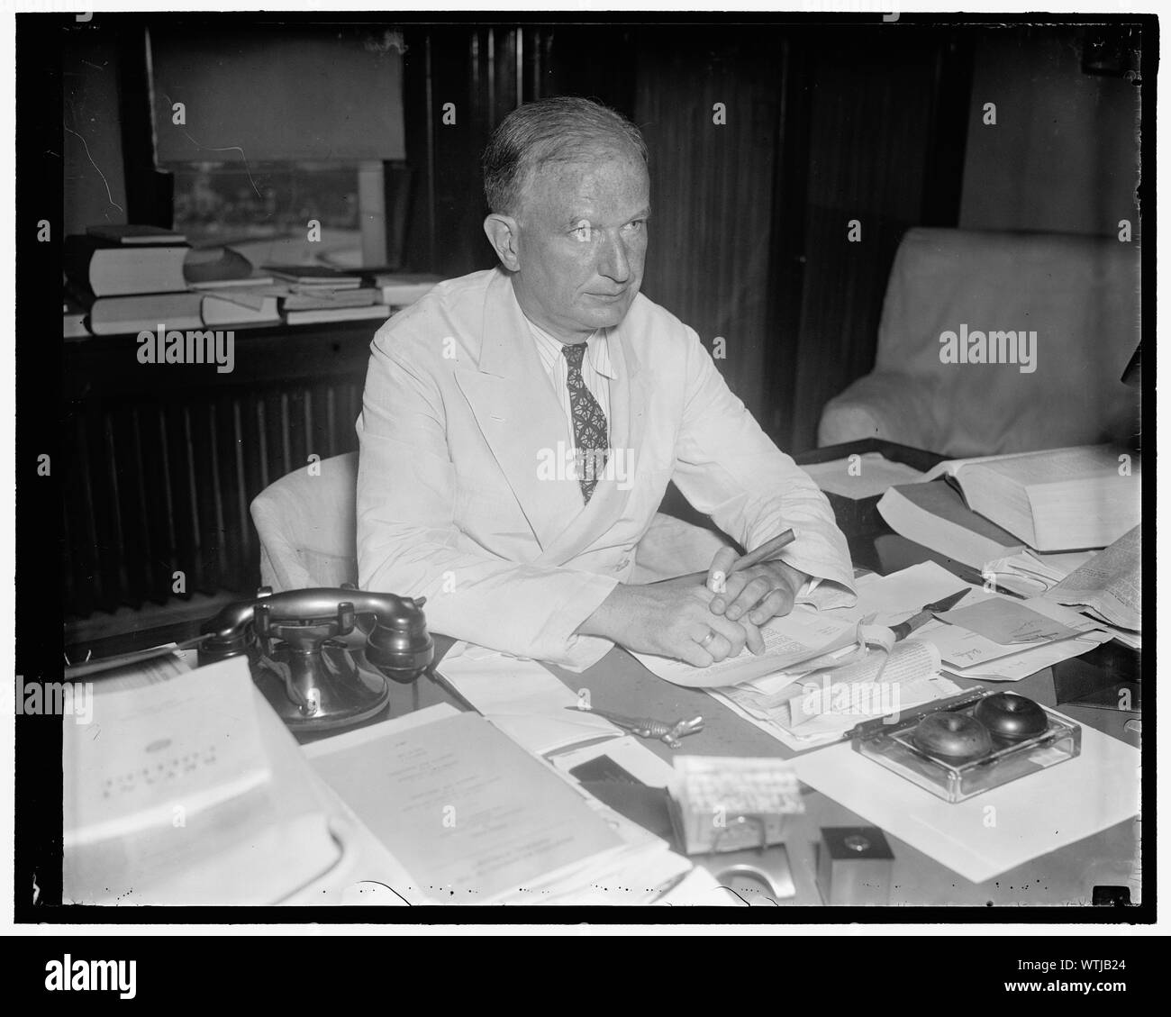 Montana Senatore. Washington D.C. Luglio 16. Una nuova immagine informale del senatore Burton K. Wheeler, del Montana, che conduce il blocco dei senatori democratici opposta al presidente del Tribunale riorganizzazione Bill, 7/16/37 Foto Stock