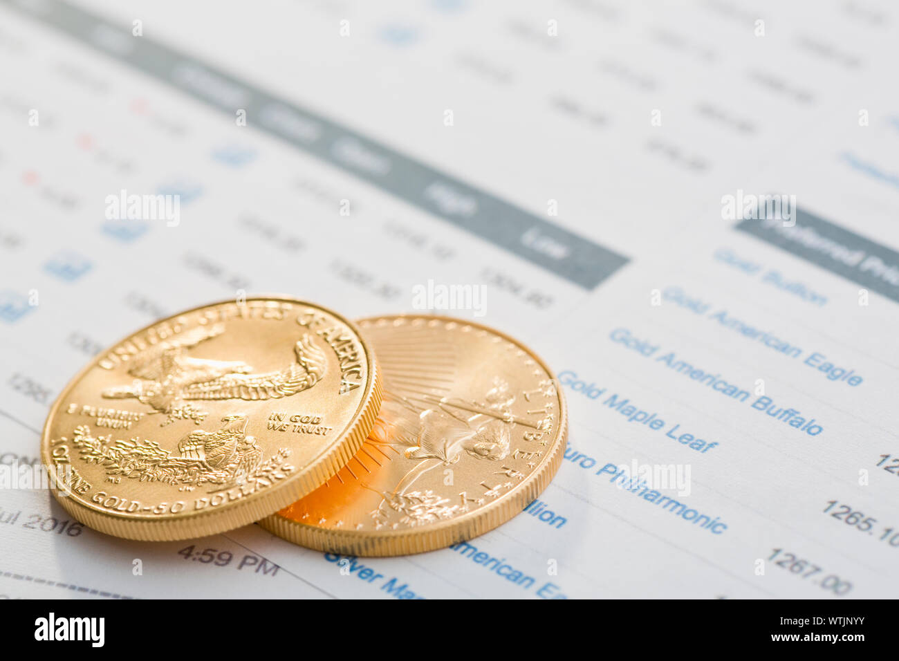 Aquila d'oro monete sulla scorta dei dati di mercato Foto Stock