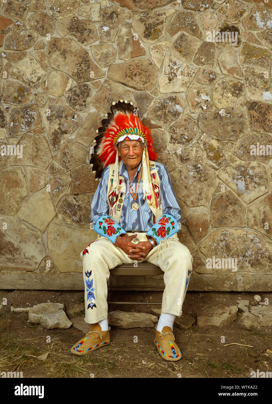Stella del mattino Mosè erbaccia, membro dell'Est tribù Shoshone a Wind River Indian Reservation nel Wyoming centrale eolica del bacino del fiume. Il sig. erbaccia, 102, è uno della tribù è venerato anziani Foto Stock