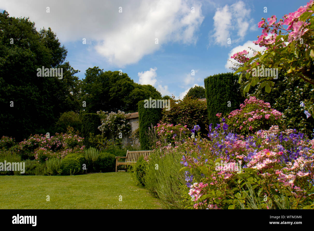 Un bellissimo giardino formale in Normandia, Francia Foto Stock