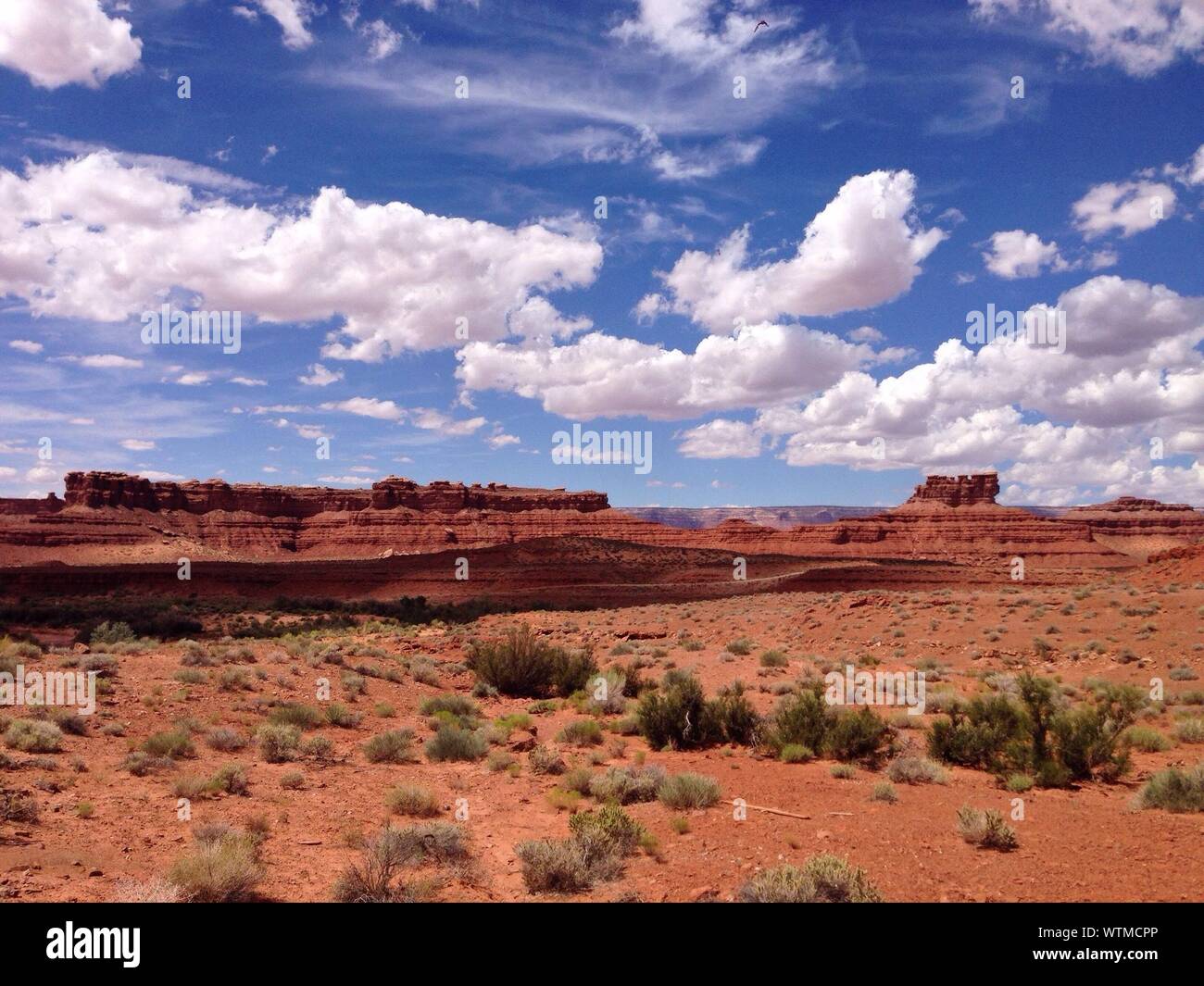Nuvole sulla valle del deserto Foto Stock