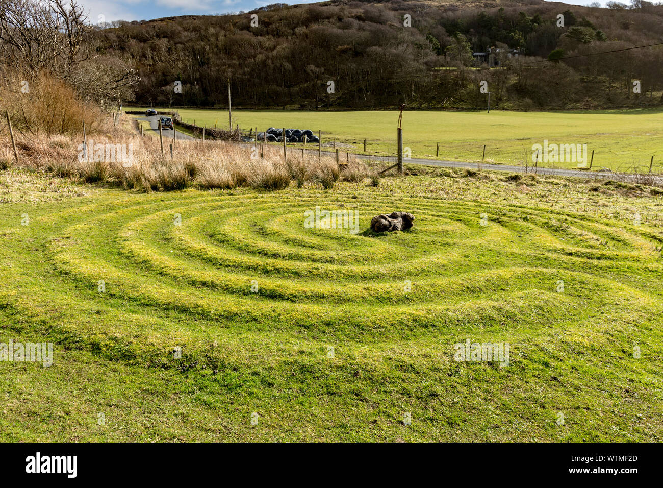 Il labirinto, una scultura di Mazda Munn, alla scultura di Calgary a piedi, Calgary Bay, Isle of Mull, Scotland, Regno Unito Foto Stock