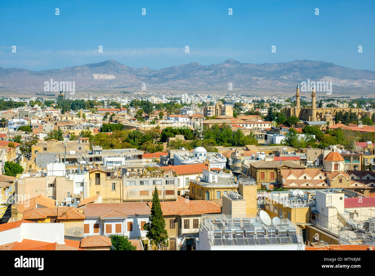 Angolo di alta vista di Nicosia (Lefkoşa) che mostra sia il nord (Turco) e meridionale (Greco) settori della città. Nicosia (Lefkoşa) Distretto, Cipro (né Foto Stock