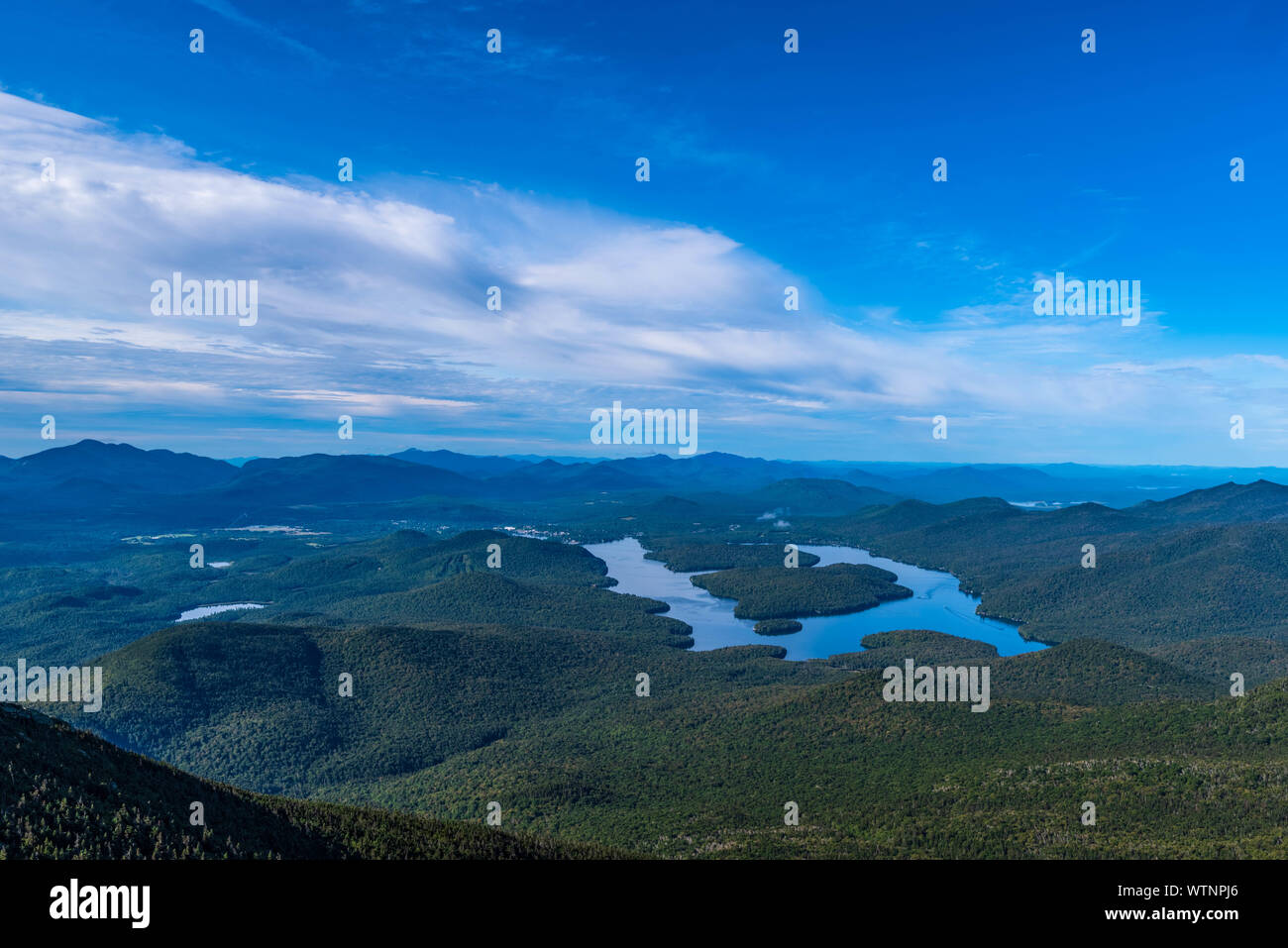 In cima alla Whiteface Mountain, ammira il panorama mozzafiato che si affaccia sul lago Placid Foto Stock