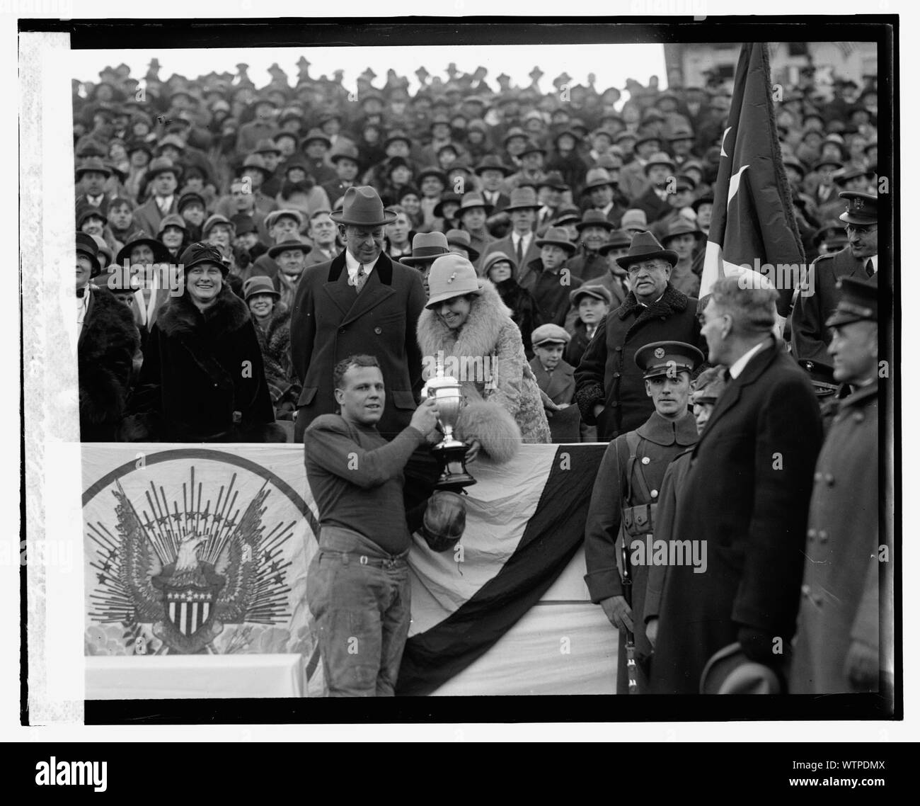 La sig.ra Coolidge, Marine - Esercito gioco, 11/20/26 Foto Stock