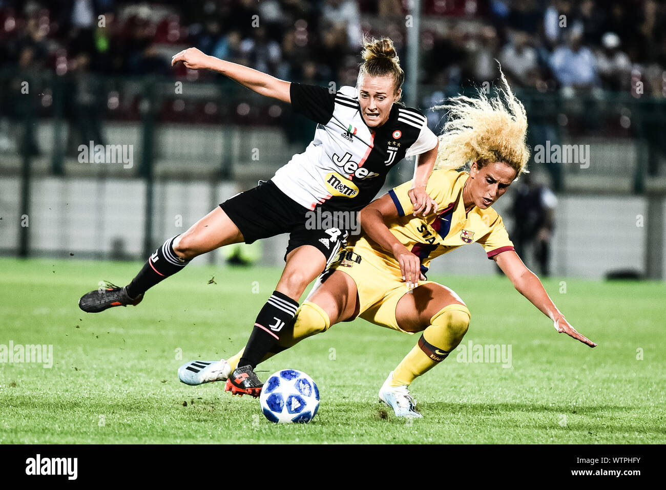 Aurora Galli della Juventus le donne in azione durante il femminile UEFA Champions League match tra Juventus donne e donne di Barcellona a Stadio Giuseppe Foto Stock