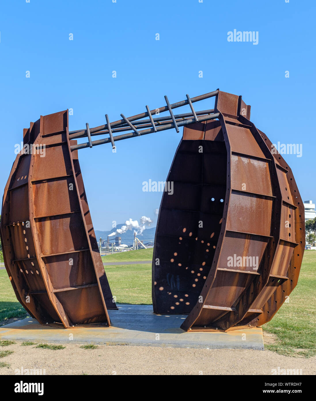Port Kembla Heritage Park, Port Kembla, NSW, Australia - Monumento di ferro per artista Tianli Zu commemora la controversia Dalfram a Port Kembla nel 1938. Foto Stock