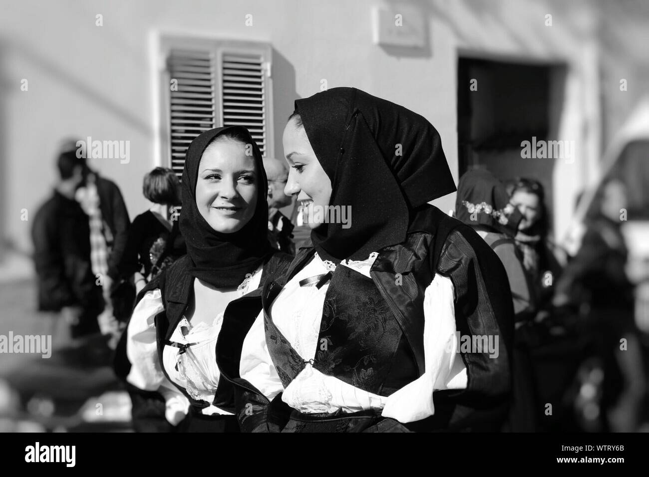 Traditional italian women immagini e fotografie stock ad alta risoluzione -  Alamy