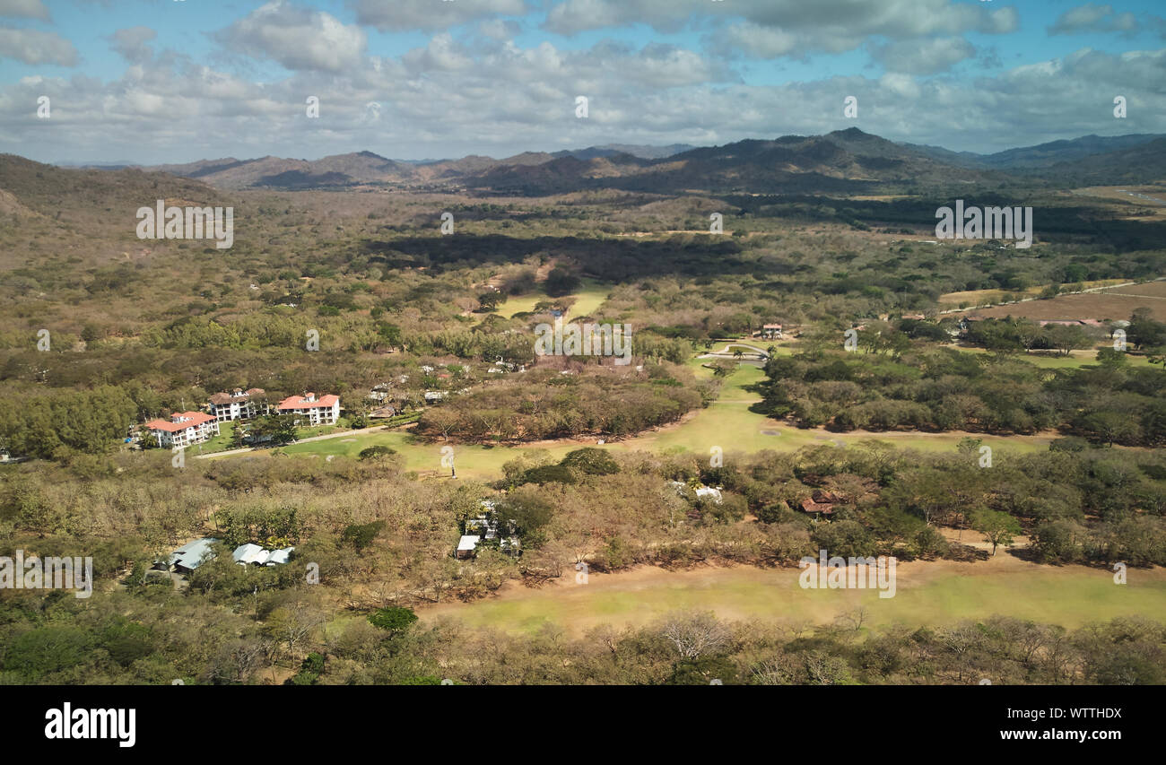 Luxury golf club antenna fuco vista sulla giornata di sole Foto Stock