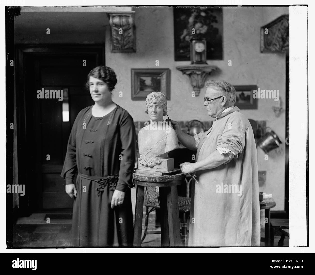 La sig.ra R.E. Barrett, W.J. Nobile, 2/25/24 Foto Stock