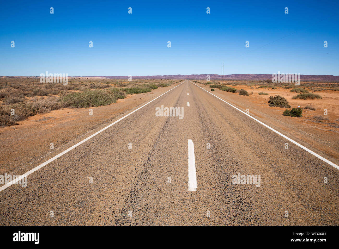 La Lonely Outback autostrada vicino a Lyndhurst Foto Stock