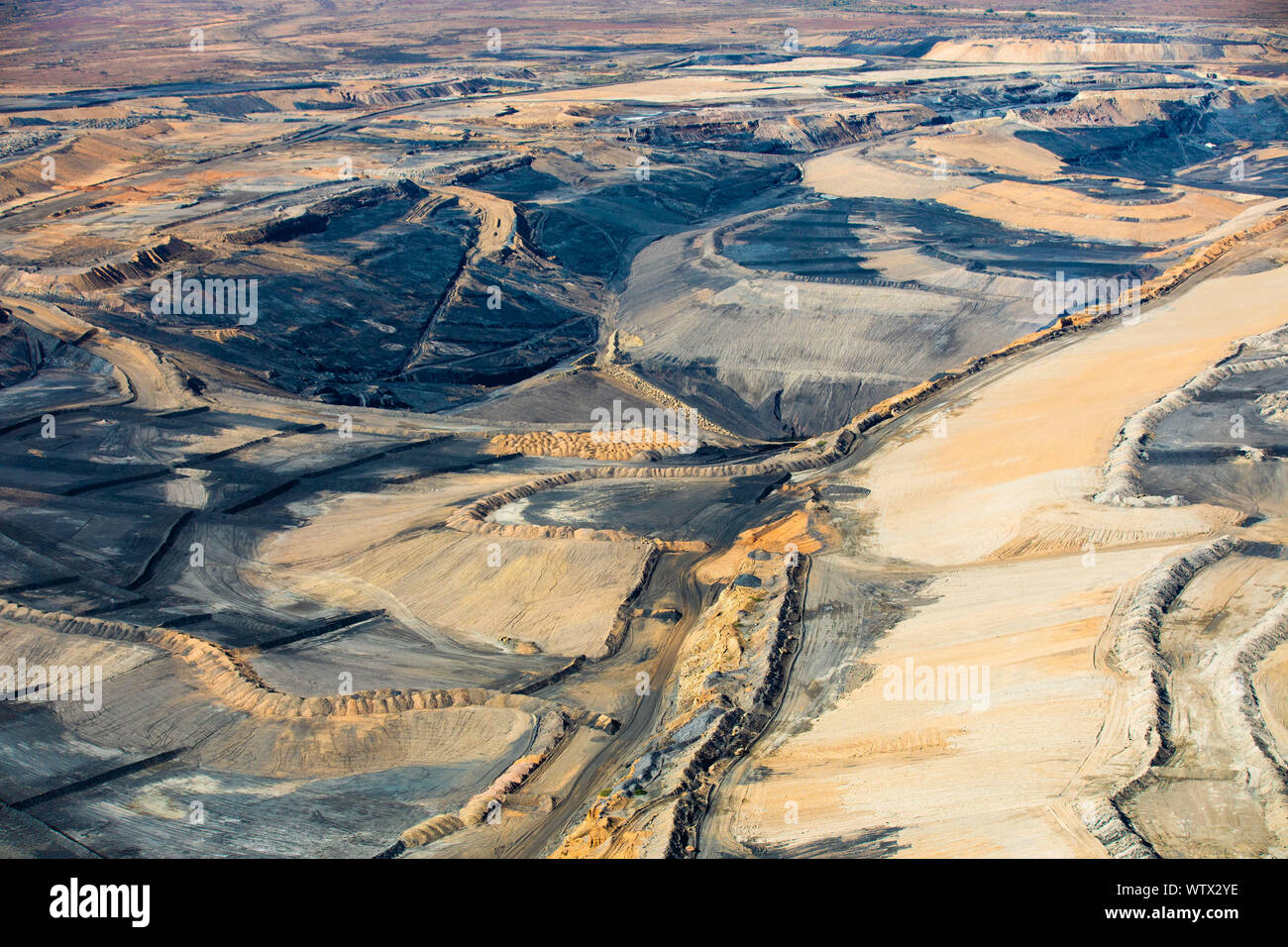 Ora chiuso miniera di carbone a Leigh Creek, Sud Australia, antenna shot Foto Stock