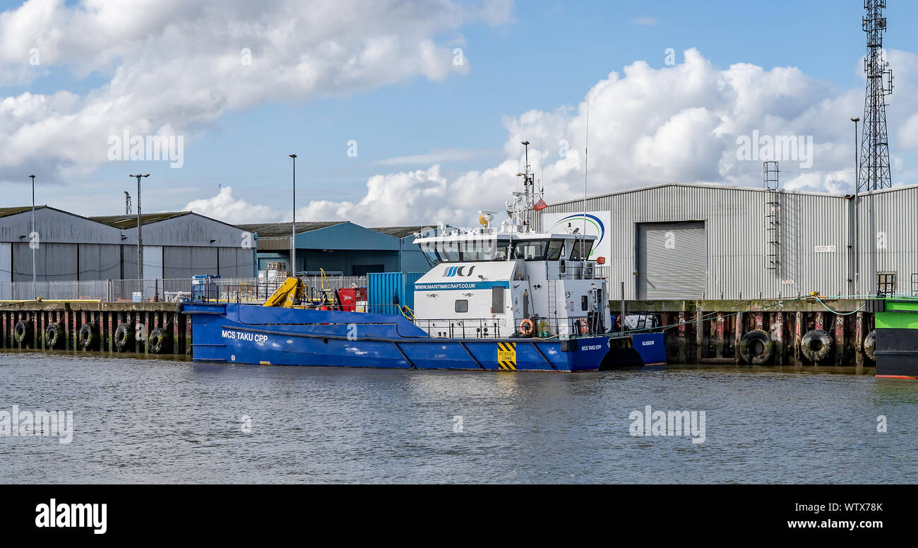 Great Yarmouth, Norfolk, Regno Unito - 08 settembre 2019. Il Maritime MCS Taku CPP trasferimento equipaggio nave ormeggiata in porto industriale di Great Yarmouth Foto Stock