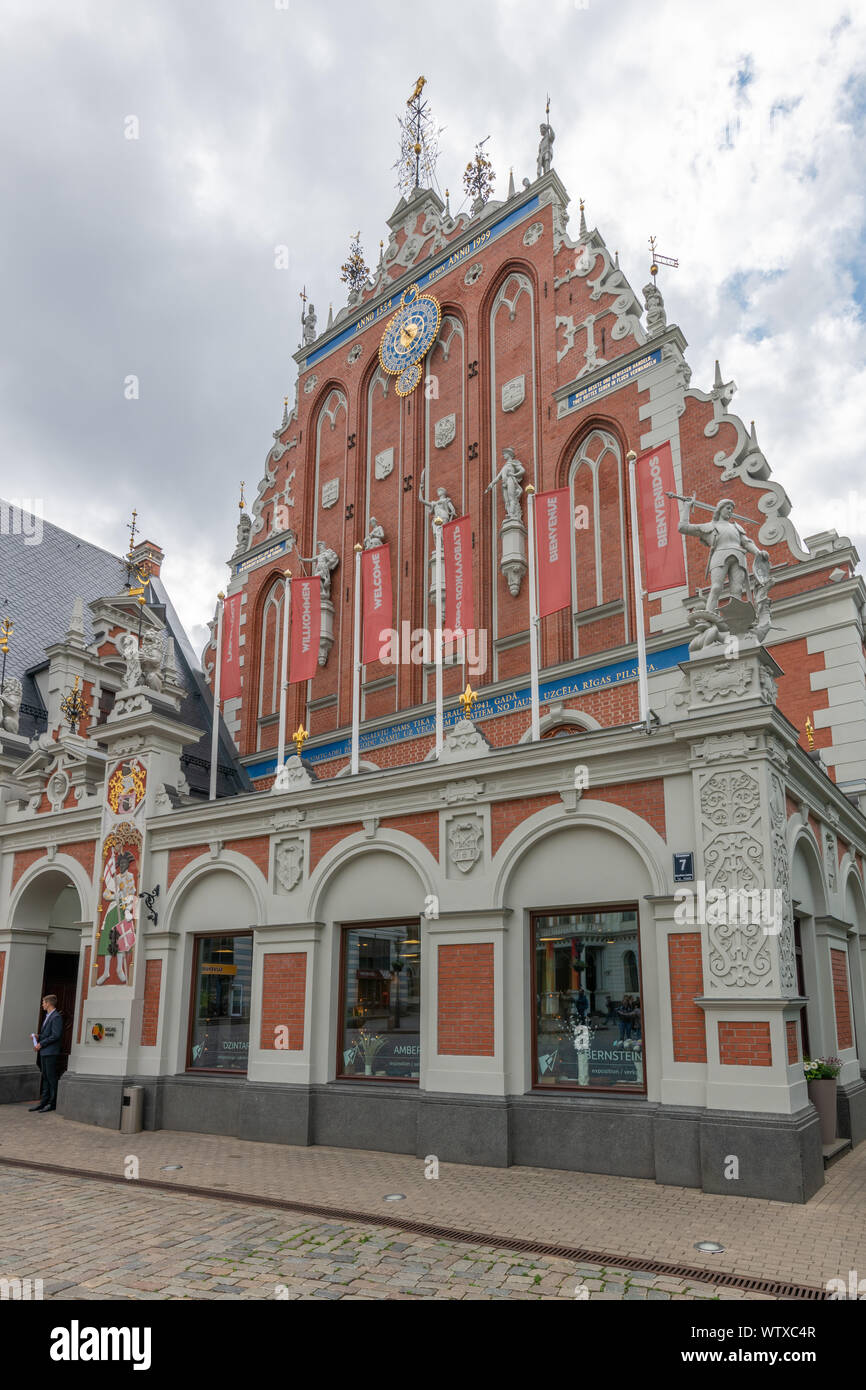 La Casa delle Teste Nere nella piazza del Municipio, Riga Foto Stock