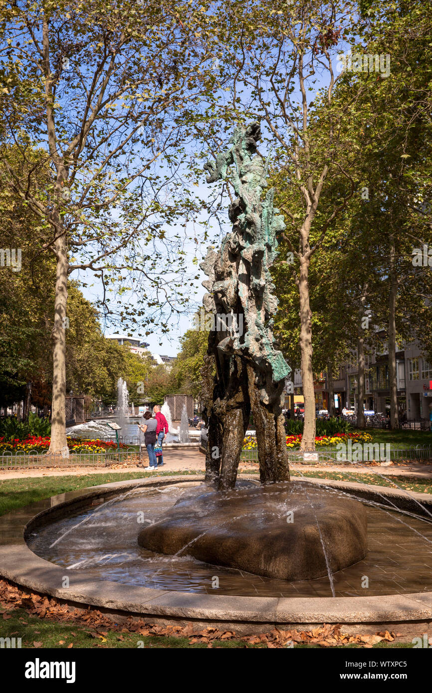 La fontana di pesce chiamato anche Gothaer fontana al street Kaiser-Wilhem-Ring, Colonia, Germania. der Fischbrunnen auch genannt Gothaer-Brunnen am K Foto Stock