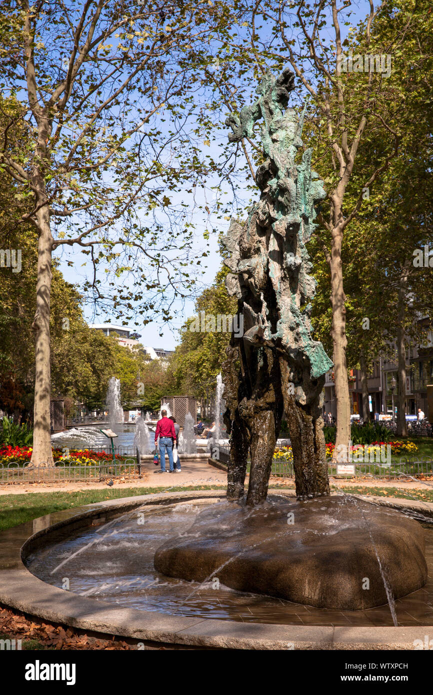 La fontana di pesce chiamato anche Gothaer fontana al street Kaiser-Wilhem-Ring, Colonia, Germania. der Fischbrunnen auch genannt Gothaer-Brunnen am K Foto Stock