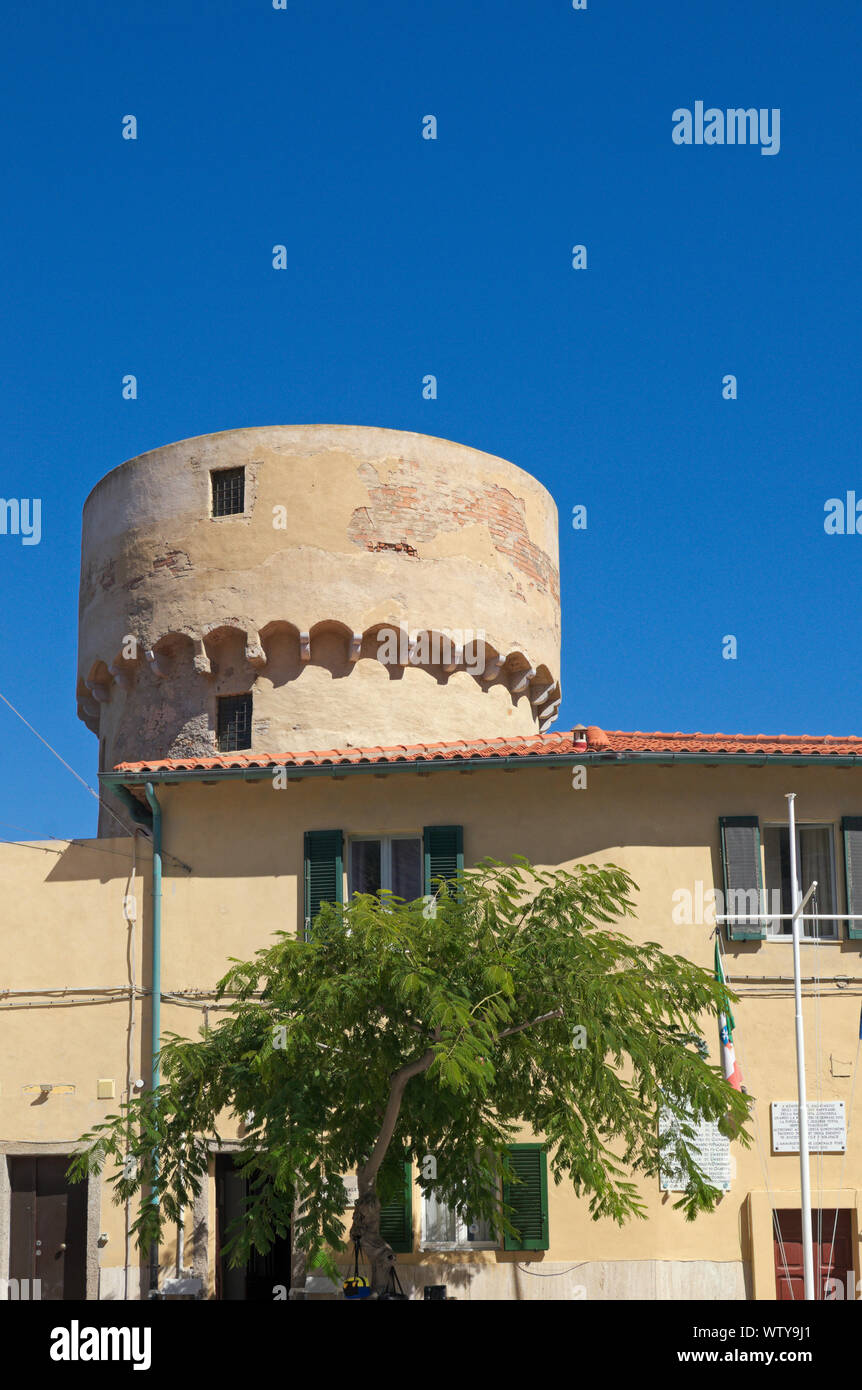 La medievale torre del saraceno torre o torre del porto, Giglio porto, l'Isola del Giglio, Arcipelago Toscano, Toscana, Italia Foto Stock