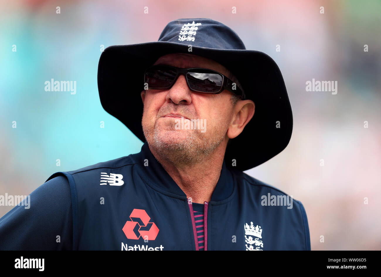 Inghilterra allenatore Trevor Bayliss durante il primo giorno della quinta prova corrisponde al ovale, Londra. Foto Stock