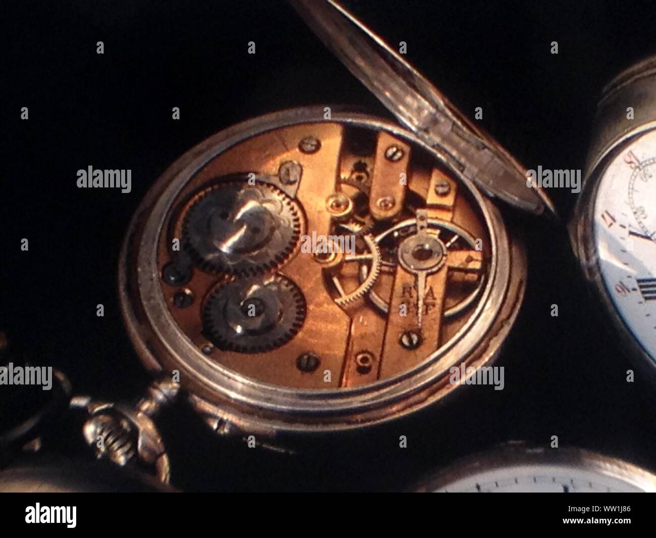 Il meccanismo interno di orologio da tasca Foto stock - Alamy