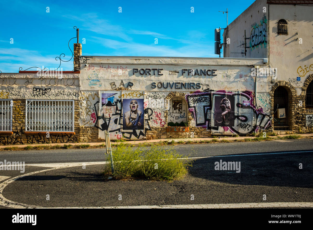 Frontiera Francia-spagna sulla D914 road, sulla costa mediterranea, Pirenei Orientale, Francia Foto Stock