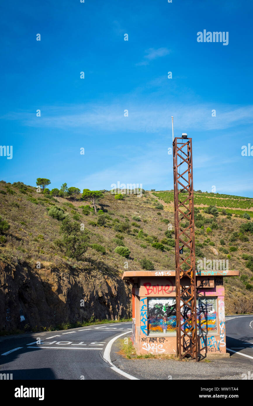 Frontiera Francia-spagna sulla D914 road, sulla costa mediterranea, Pirenei Orientale, Francia Foto Stock