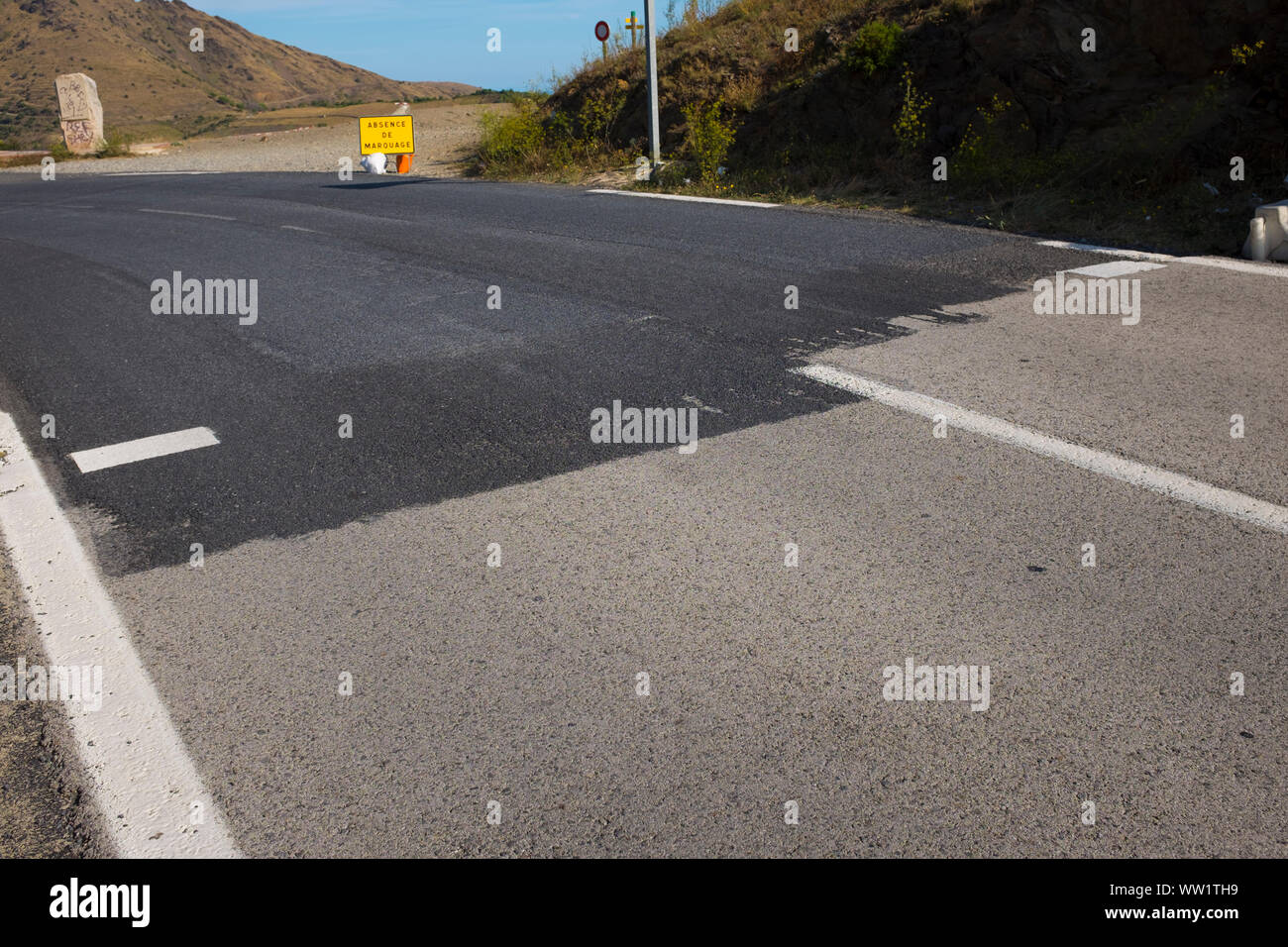 Frontiera Francia-spagna sulla D914 road, sulla costa mediterranea, Pirenei Orientale, Francia Foto Stock