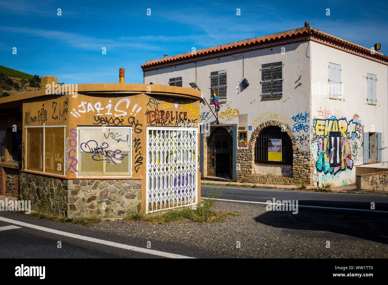 Frontiera Francia-spagna sulla D914 road, sulla costa mediterranea, Pirenei Orientale, Francia Foto Stock