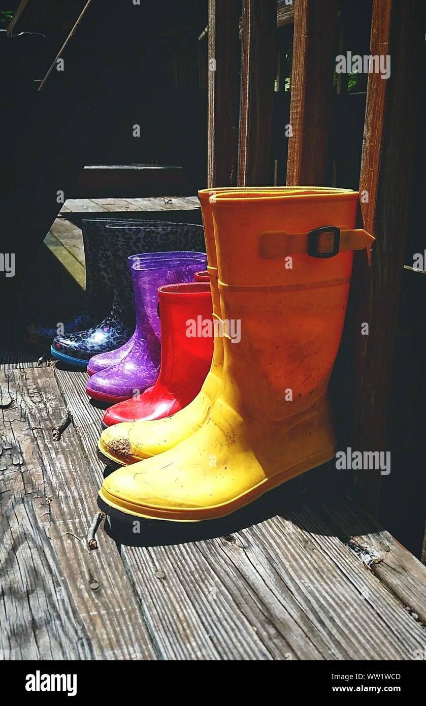 Stivali di gomma colorati immagini e fotografie stock ad alta risoluzione -  Alamy