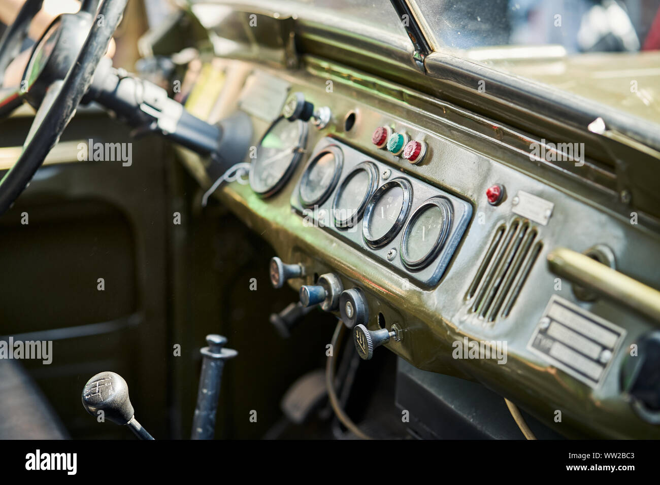 Sfocato interno di un vecchio militare russo auto Foto Stock