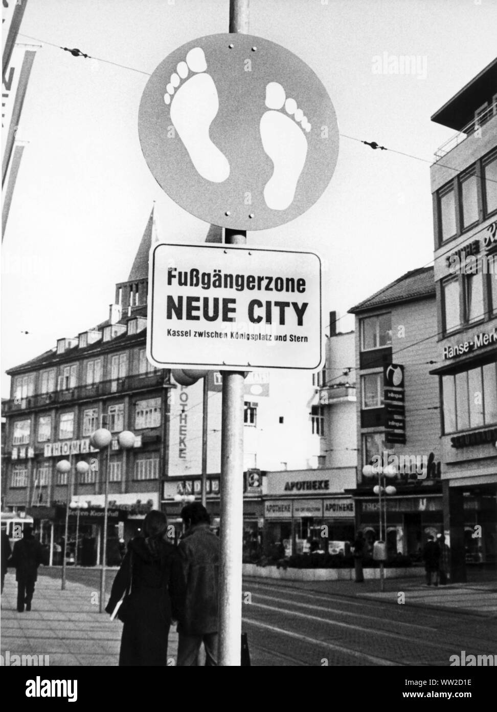 Fin dall'inizio del 1978, segni di Kassel sottolineare che nella zona pedonale Neue City, il progresso è possibile solo con i piedi. La zona pedonale attorno Obere Königstrasse a Kassel, che esiste dal 1961, è stata ampliata nuovamente. | Utilizzo di tutto il mondo Foto Stock