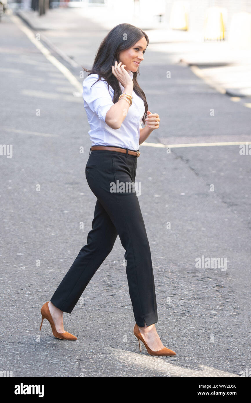 La Duchessa di Sussex arriva per il lancio della Smart Works capsule collection di John Lewis in Oxford Street, Londra. Foto di PA. Picture Data: giovedì 12 settembre, 2019. La serie di costumi che può essere indossato sul posto di lavoro sono stati creati in aiuto di Smart Works, una carità che fornisce formazione e intervista i vestiti per le donne disoccupate nel bisogno e ha Meghan come la sua royal patrono. Vedere PA storia ROYAL Meghan. Foto di credito dovrebbe leggere: Dominic Lipinski/PA FILO Foto Stock