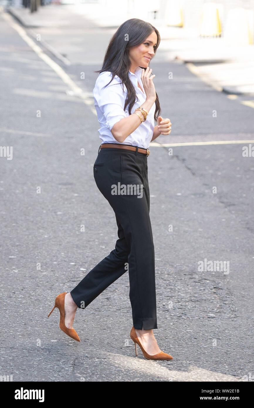 La Duchessa di Sussex arriva per il lancio della Smart Works capsule collection di John Lewis in Oxford Street, Londra. Foto di PA. Picture Data: giovedì 12 settembre, 2019. La serie di costumi che può essere indossato sul posto di lavoro sono stati creati in aiuto di Smart Works, una carità che fornisce formazione e intervista i vestiti per le donne disoccupate nel bisogno e ha Meghan come la sua royal patrono. Vedere PA storia ROYAL Meghan. Foto di credito dovrebbe leggere: Dominic Lipinski/PA FILO Foto Stock