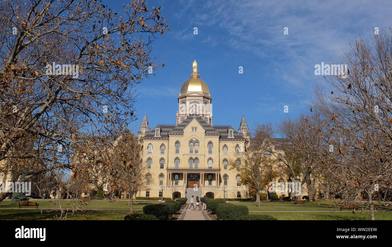 Cupola dorata edificio ,Notre Dame campus Foto Stock