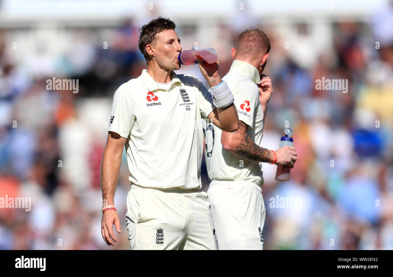 Inghilterra è Joe Root durante il primo giorno della quinta prova corrisponde al ovale, Londra. Foto Stock