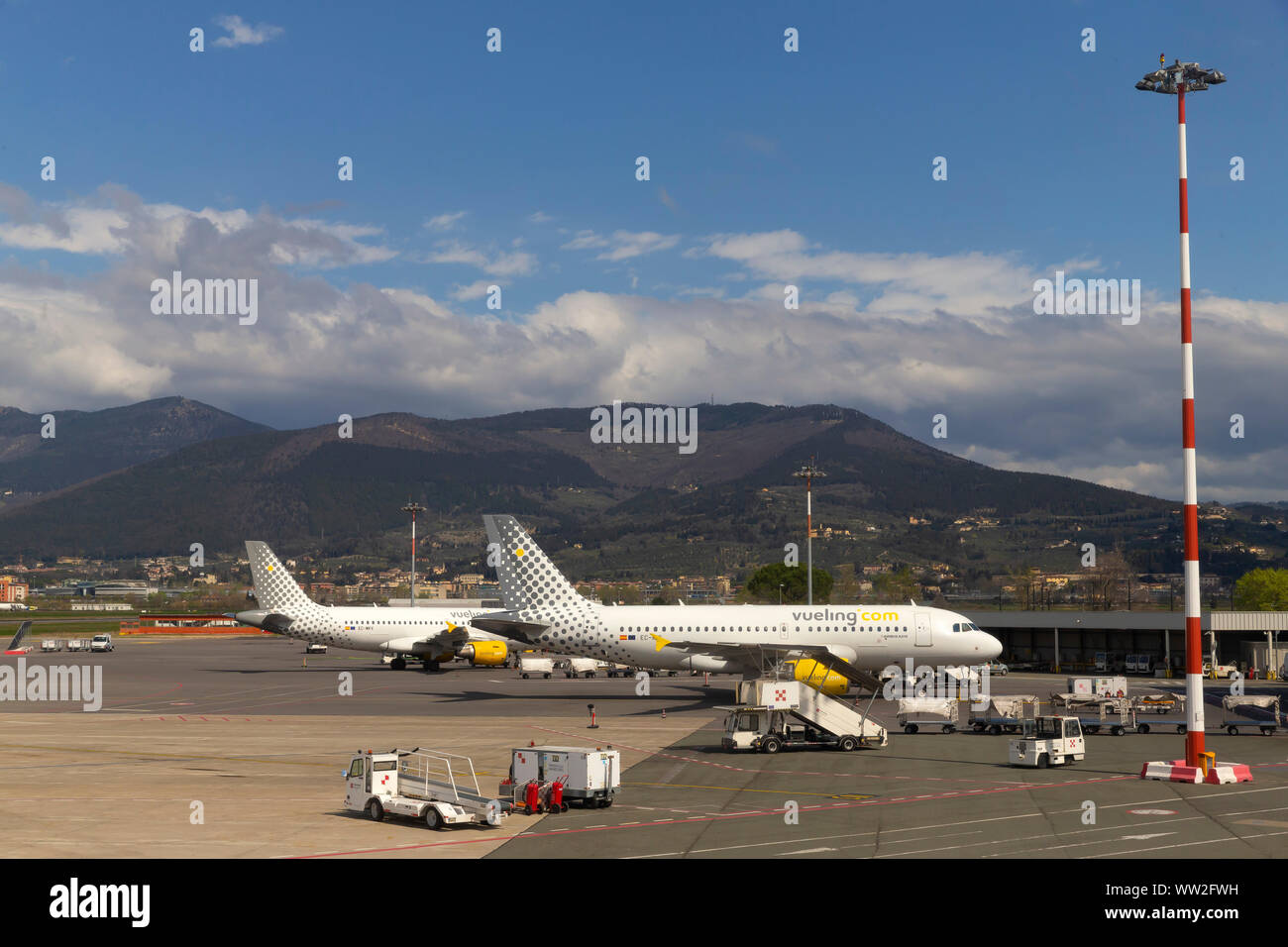 Vueling aeromobili all'Aeroporto di Ginevra, Svizzera, Europa Foto Stock