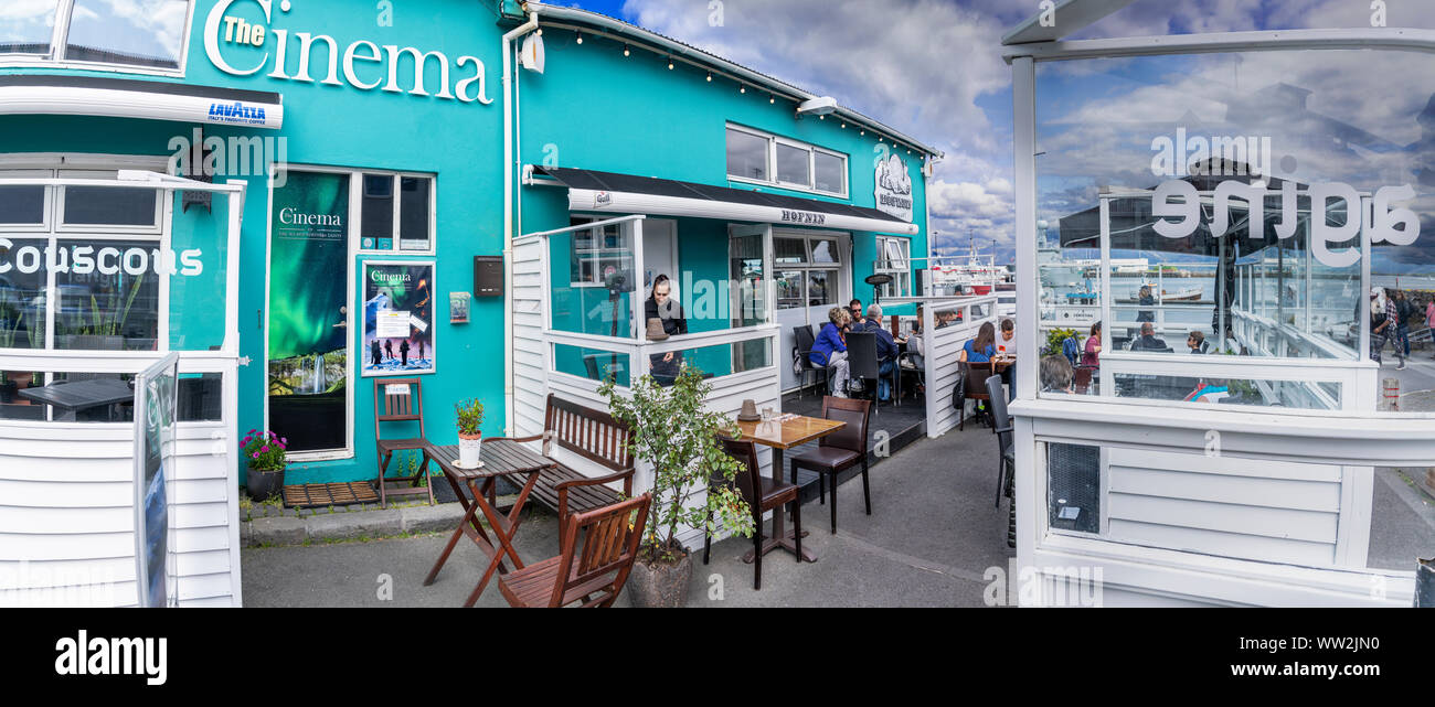 Caffè presso il porto di Reykjavik, Reykjavik, Islanda Foto Stock
