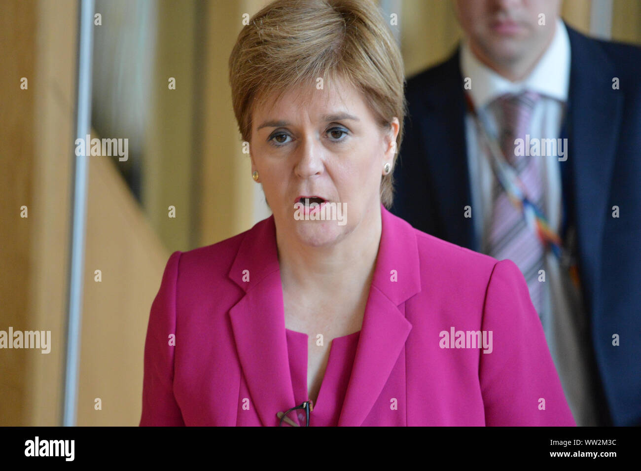 Edinburgh, Regno Unito. Xii Sep, 2019. Nella foto: Nicola Storione MSP - Primo ministro di Scozia e il Leader del Partito nazionale scozzese (SNP). Prima sessione di Primi Ministri questioni come il parlamento scozzese tenta di sterzare un percorso attraverso le ricadute delle ultime Brexit pasticcio e impedire la Scozia da lasciare l'UE. Credito: Colin Fisher/Alamy Live News Foto Stock