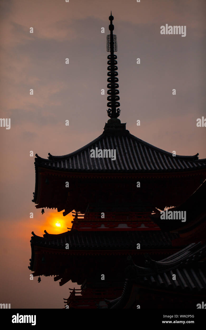 Tempio di Asakusa Kannon al tramonto Foto Stock