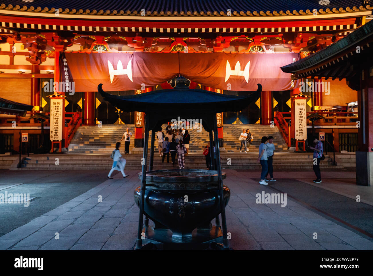 Tempio di Asakusa Kannon di notte Foto Stock