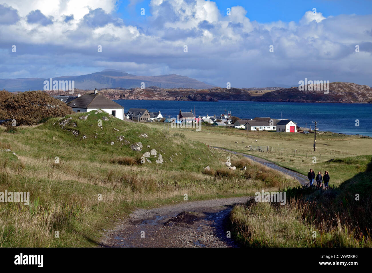 Baile Mór, il più grande insediamento a Iona con il suono di Iona e l'Isle of Mull attraverso il suono Foto Stock
