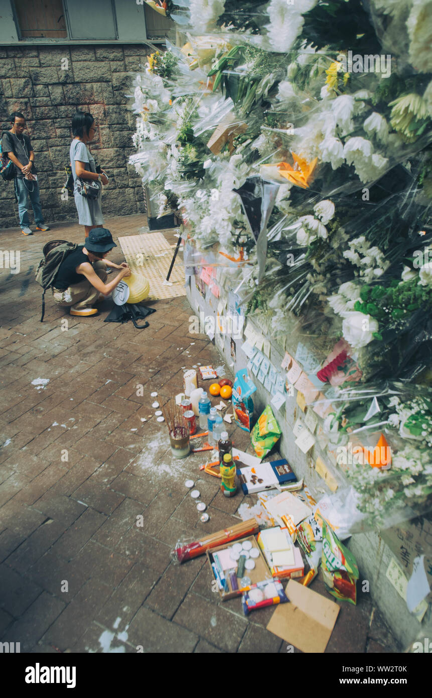 Hong Kong, 12 settembre 2019 - La gente di Hong Kong in lutto per una voce che qualcuno viene ucciso dalle forze di polizia in un antisommossa in Prince Edward stazione della metropolitana il 31 agosto 2019. Foto Stock