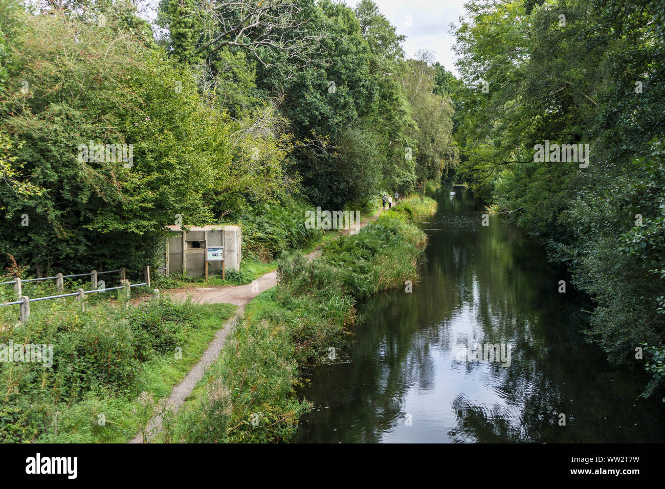 Durante la Seconda guerra mondiale lo stent prefabbricato in scatola di pillole FW3/26 Bullet Proof Design sulle rive del Basingstoke Canal in Brookwood, Woking, Surrey, Inghilterra sudorientale, REGNO UNITO Foto Stock