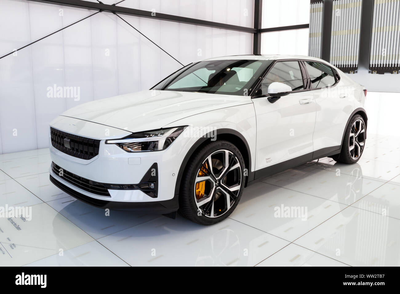 Francoforte, Germania - Sep 11, 2019: Polestar 2 auto elettrica presentato al salone di Francoforte IAA Motor Show 2019. Foto Stock