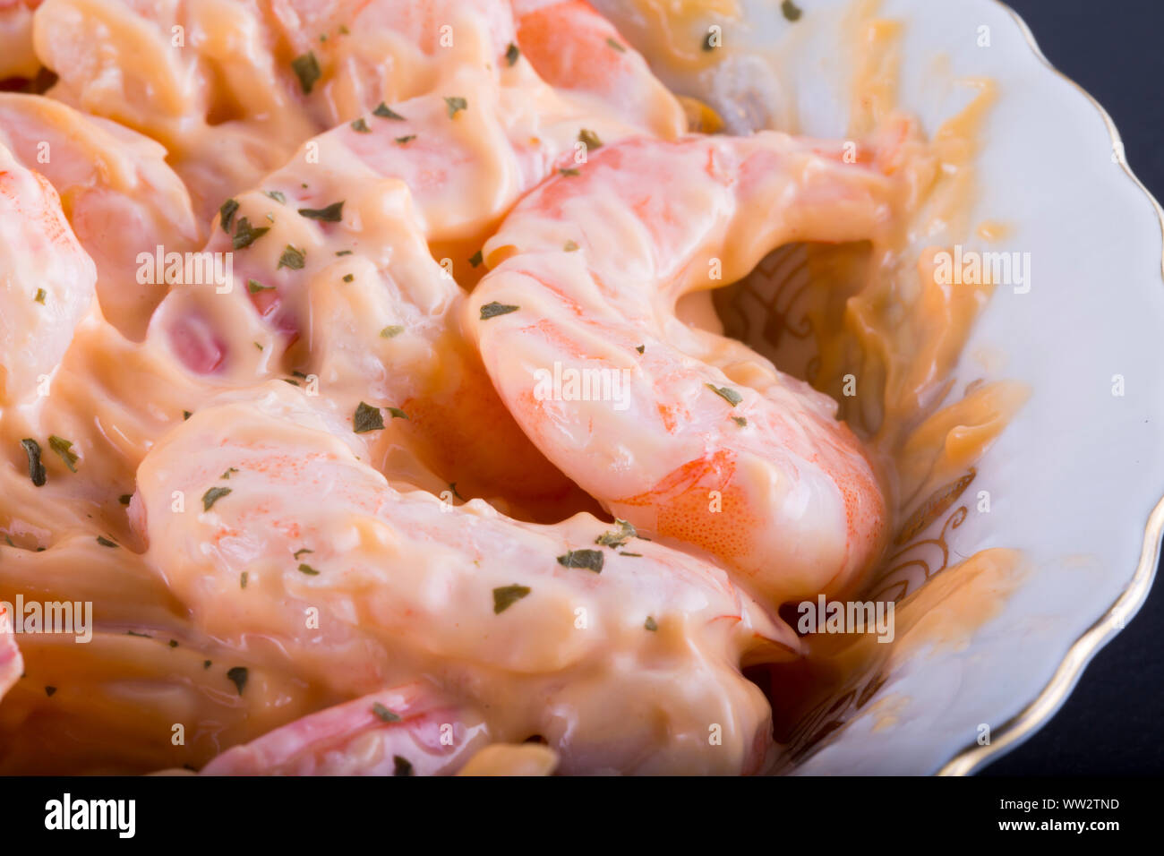 Cocktail di gamberetti in stretta fino, l'immagine orizzontale Foto Stock