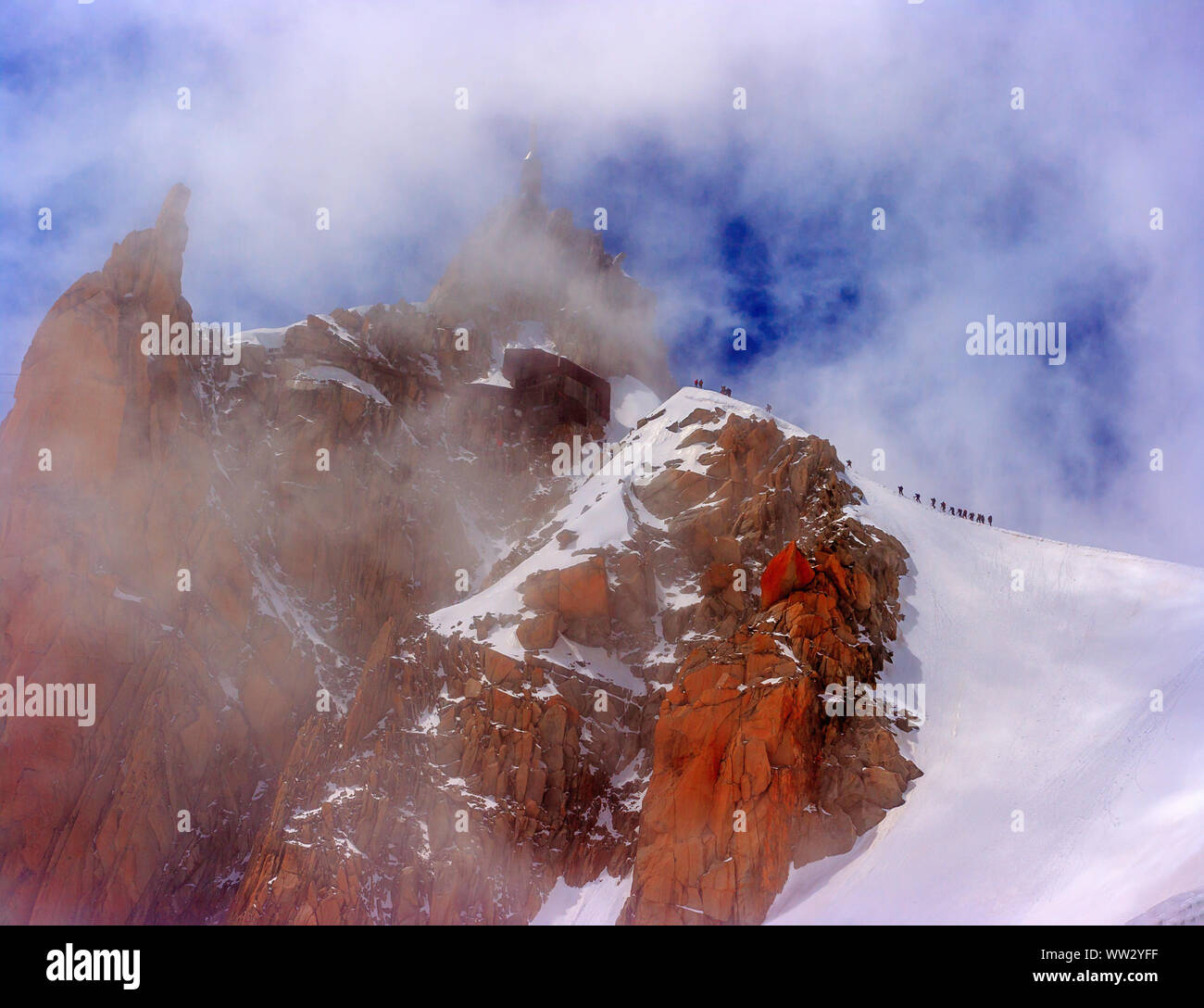 Gli alpinisti la scalata Aiguille du Midi (Mont Blanc) Foto Stock