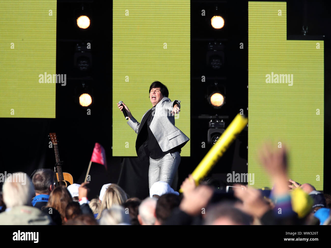 Sharleen Spiteri del Texas di eseguire sul palco durante la cerimonia di apertura per il 2019 Solheim Cup a Gleneagles Golf Club, Auchterarder. Foto Stock