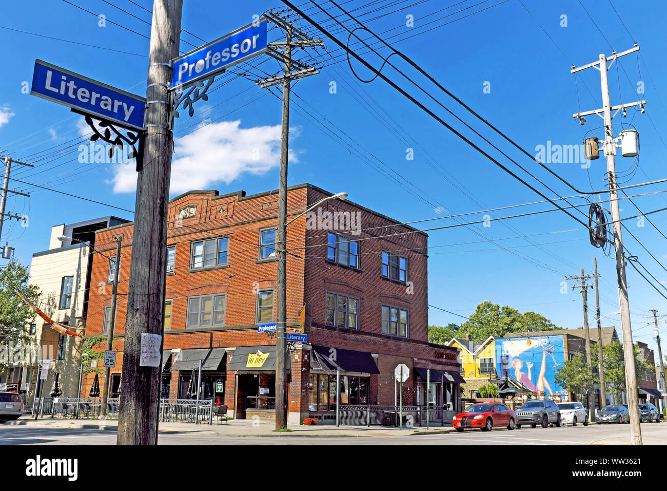 L'angolo di Literary e Professor Roads nel quartiere alla moda di Tremont di Cleveland, Ohio, Stati Uniti. Foto Stock