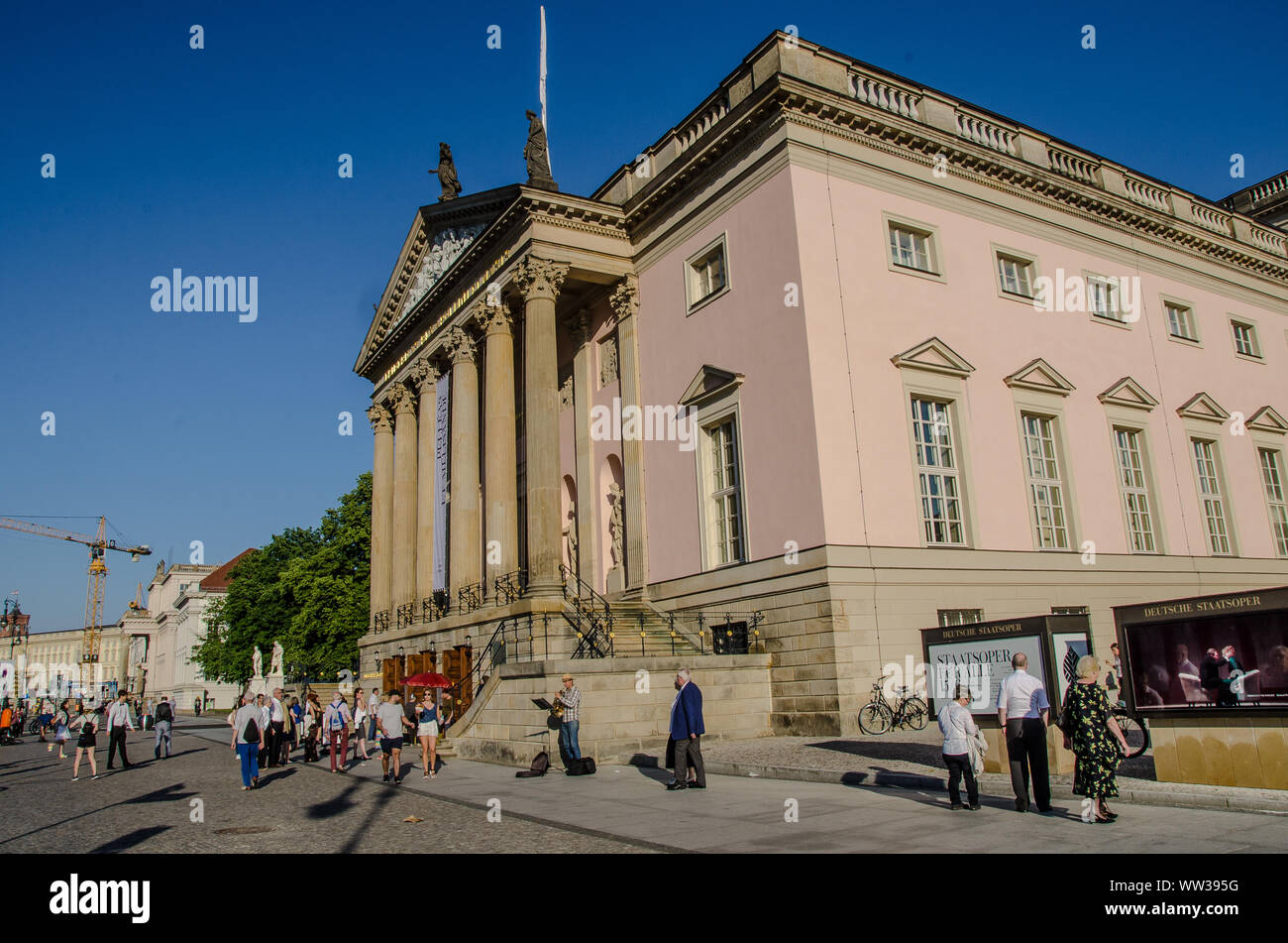 L'Opera di Stato di Berlino è un tedesco opera company con sede a Berlino. La sua sede permanente è la Staatsoper Unter den Linden, comunemente Lindenoper Foto Stock