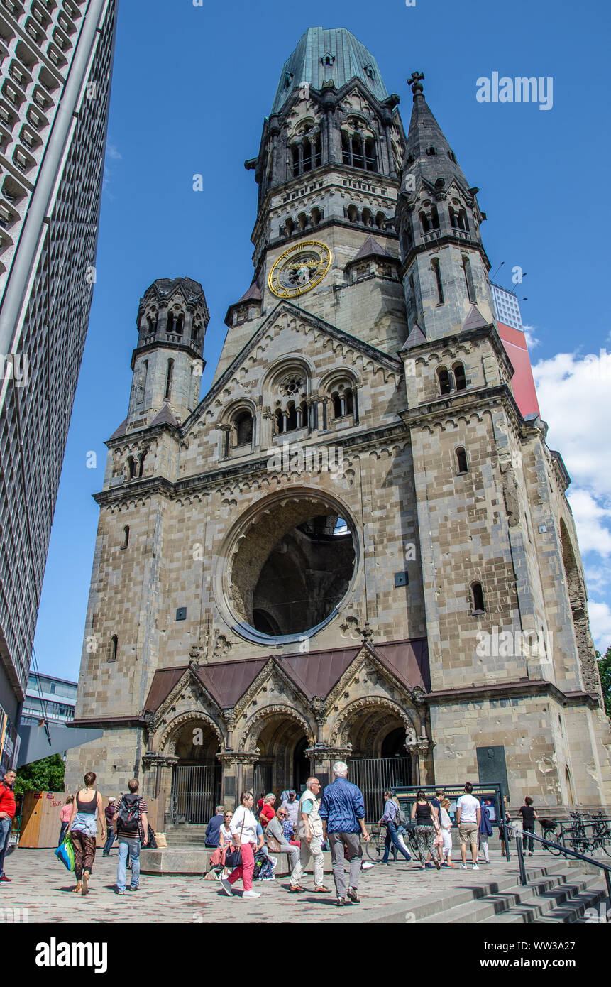 La Kaiser Wilhelm Memorial Church, perlopiù solo noto come Gedächtniskirche è una chiesa protestante è affiliato con la Chiesa evangelica di Berlino. Foto Stock