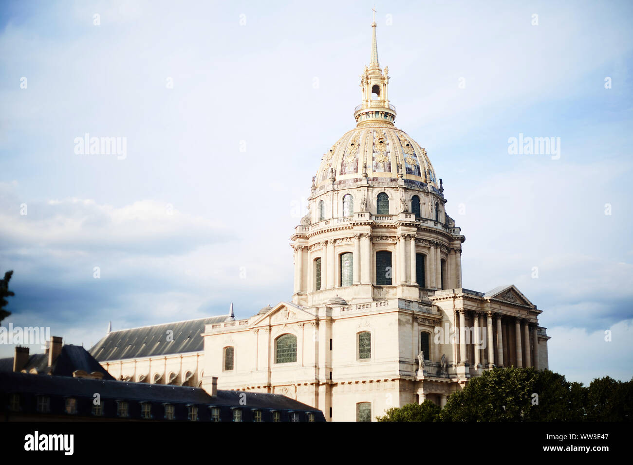 Les Invalides edificio di Parigi in Francia nella luce del sole di sera Foto Stock